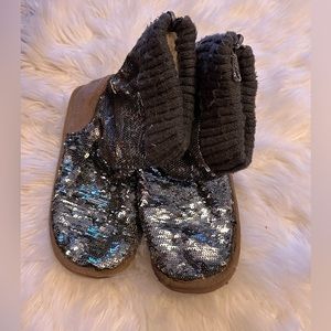 Pink Victoria’s Secret sparkly slipper boots. In decent condition. Size 6